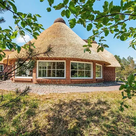 Casa vacanze 10 Person Holiday In R M *